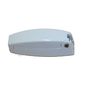 White plastic clip which opens on one end